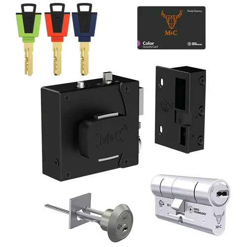 Zwart M&C oplegslot met een buitencilinder, sleutels en een security card